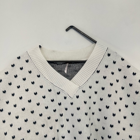 Free People Patterned Heart Bow Oversized V Neck Easy Street Sweater Vest - Picture 1 of 7